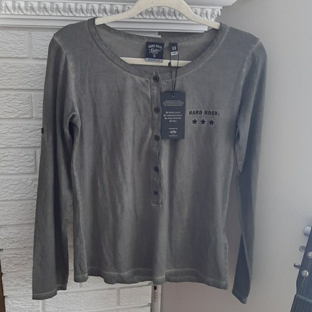 NWT Hard Rock Guitar Company Women's Camo Wing Military Green Tee Size XS